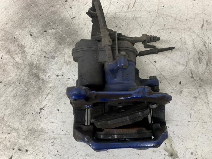 Rear brake calliper, right from a BMW 5 serie Touring (G31) 530d xDrive 3.0 TwinPower Turbo 24V 2019