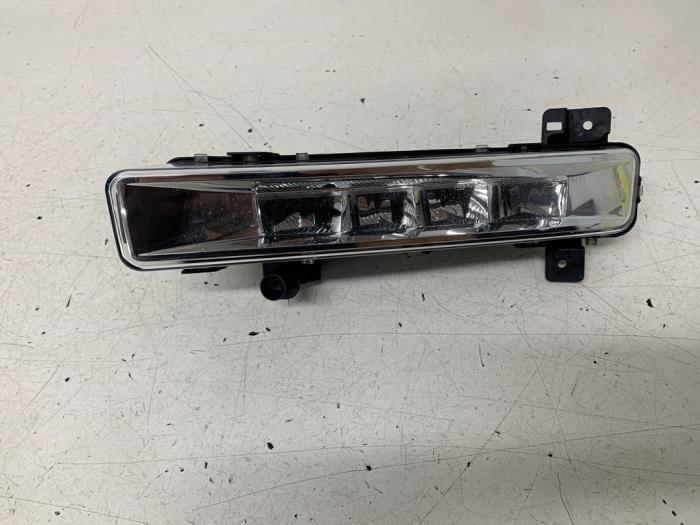 Fog light, front left from a BMW 5 serie Touring (G31) 530d xDrive 3.0 TwinPower Turbo 24V 2019