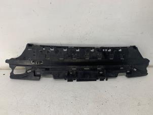 Used Rear bumper bracket central BMW 5 serie Touring (G31) 530d xDrive 3.0 TwinPower Turbo 24V Price € 70,00 Margin scheme offered by Het Viaduct