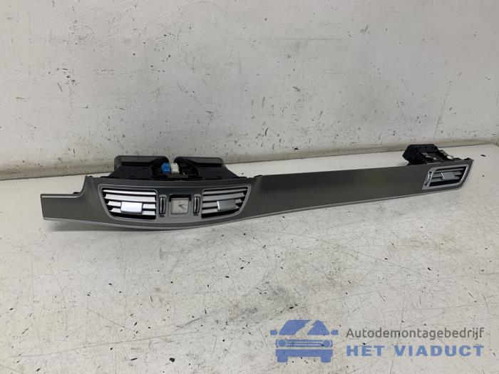 Usados Pieza de salpicadero Mercedes E (W212) E-220 CDI 16V BlueEfficiency,BlueTEC Precio € 300,00 Norma de margen ofrecido por Het Viaduct