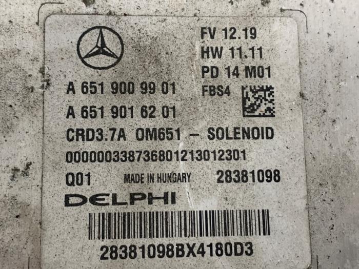 Serrure de contact + ordinateur d'un Mercedes-Benz E (W212) E-220 CDI 16V BlueEfficiency,BlueTEC 2014