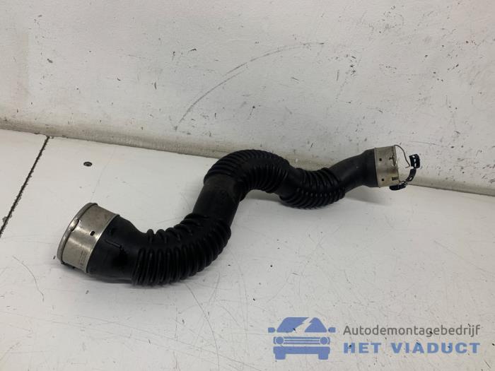 Usagé Tube intercooler Mercedes CLA Shooting Brake (117.9) 1.6 CLA-180 16V Prix € 25,00 Règlement à la marge proposé par Het Viaduct