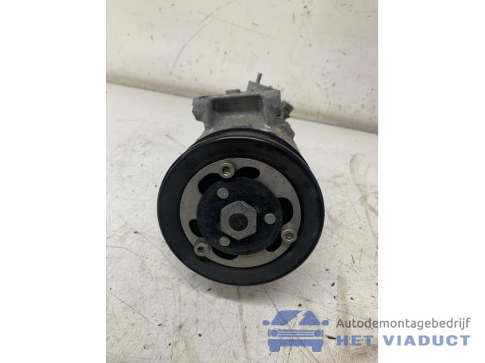 Usagé Pompe clim Volkswagen Touran (5T1) 1.2 TSI Prix € 135,00 Règlement à la marge proposé par Het Viaduct