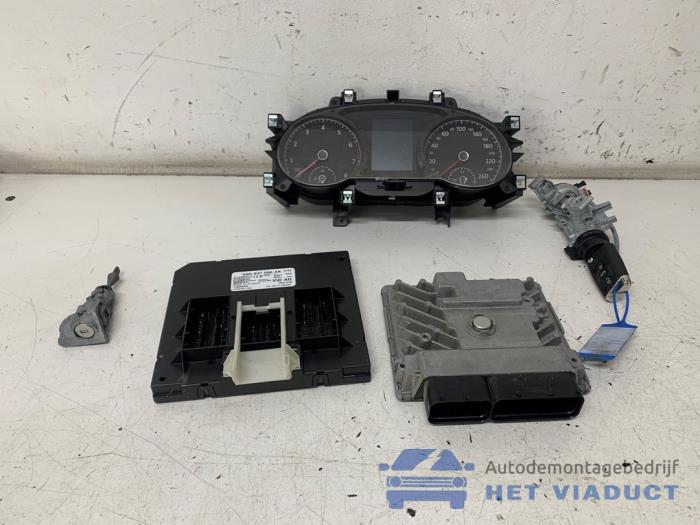 Used Ignition lock + computer Volkswagen Touran (5T1) 1.2 TSI Price € 600,00 Margin scheme offered by Het Viaduct