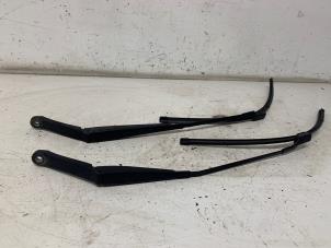 Gebrauchte Scheibenwischerarm-Set Peugeot 508 SW (8E/8U) 2.2 HDiF 16V GT Preis € 35,00 Margenregelung angeboten von Het Viaduct