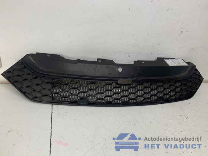 Używane Grill Iveco New Daily VI 33S15, 35C15, 35S15 Cena € 90,00 Procedura marży oferowane przez Het Viaduct
