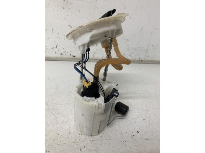 Electric fuel pump from a BMW 3 serie Gran Turismo (F34) 320d 2.0 16V 2014