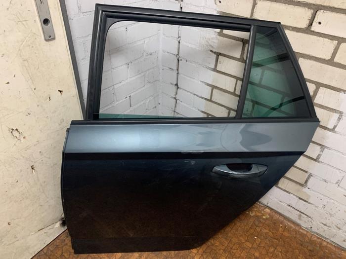 Rear door 4-door, left from a Skoda Fabia III Combi (NJ5) 1.2 TSI 16V Greentech 2017