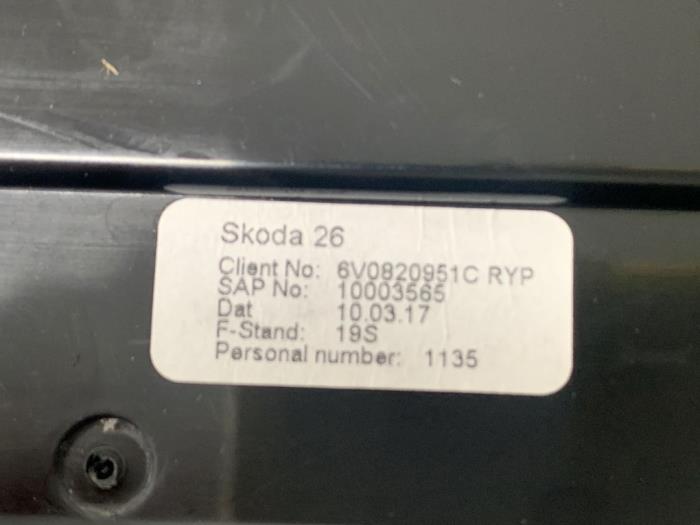 Rejilla de aire de salpicadero de un Skoda Fabia III Combi (NJ5) 1.2 TSI 16V Greentech 2017