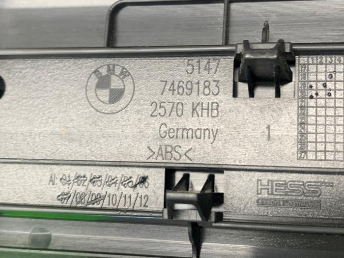 Step insert, left from a BMW 1 serie (F40) 118d 2.0 16V 2020