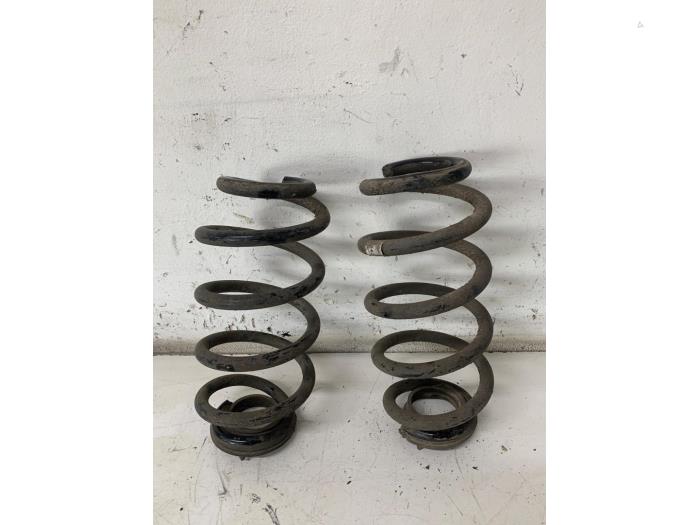 Rear coil spring from a BMW 1 serie (F40) 118d 2.0 16V 2020