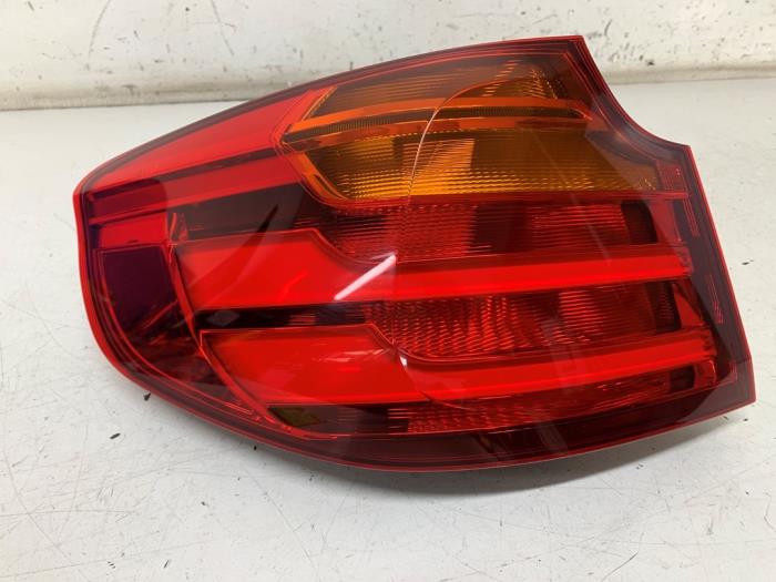 Taillight, left from a BMW 3 serie Gran Turismo (F34) 320d 2.0 16V 2014