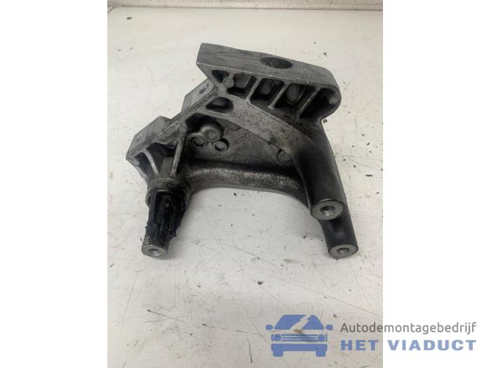 Used Engine mount Seat Leon ST (5FF) 1.6 TDI 16V Price € 35,00 Margin scheme offered by Het Viaduct