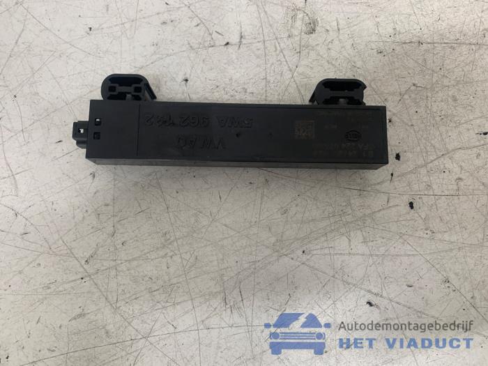 Używane Keyless Entry-Antena Seat Leon Sportstourer (KLF) 2.0 TDI SCR Cena € 20,00 Procedura marży oferowane przez Het Viaduct