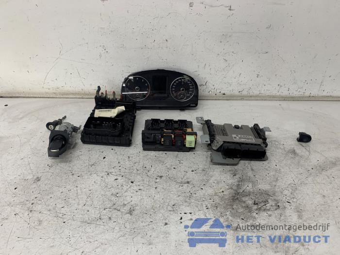 Used Ignition lock + computer Volkswagen Touran (1T3) 1.4 16V TSI 140 Price € 350,00 Margin scheme offered by Het Viaduct