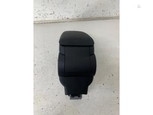 Begagnade Armstöd Audi A1 Sportback (8XA/8XF) 1.0 TFSI Ultra 12V Pris € 140,00 Marginaltabell erbjuds av Het Viaduct