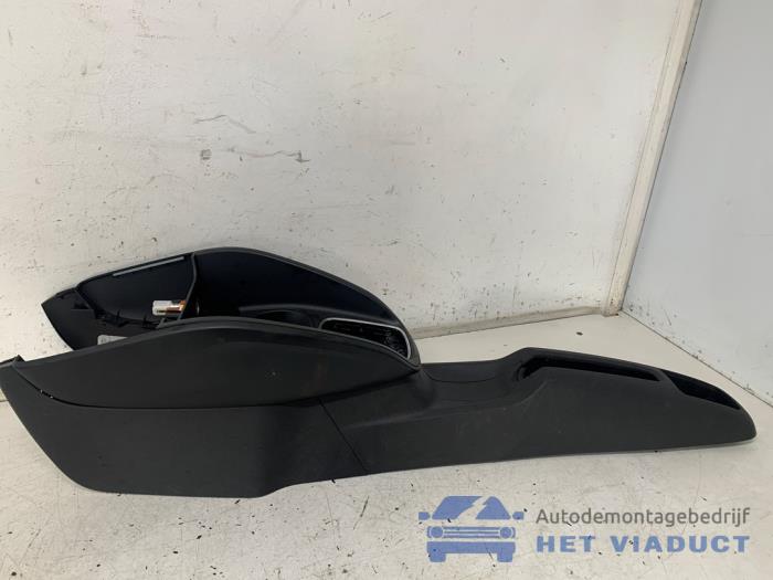 Używane Konsole srodkowe Audi A1 Sportback (8XA/8XF) 1.0 TFSI Ultra 12V Cena € 50,00 Procedura marży oferowane przez Het Viaduct
