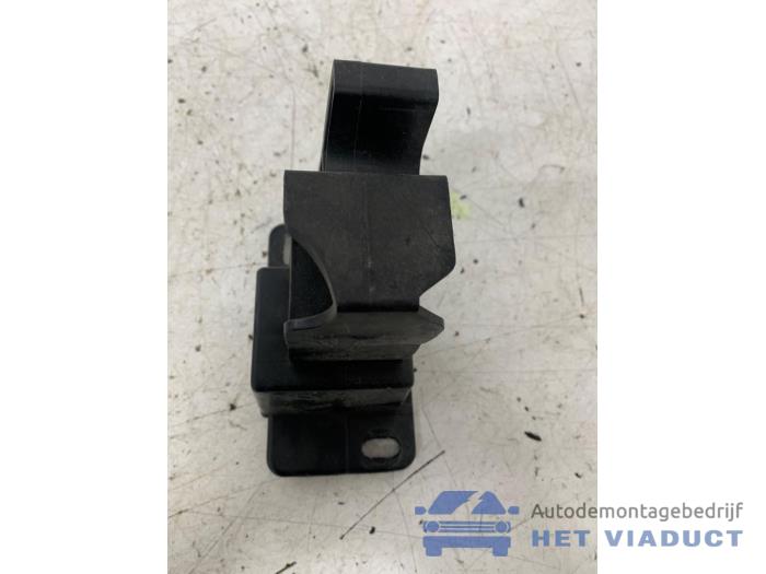 Usagé Support (divers) Renault Captur I (2R) 1.2 TCE 16V EDC Prix € 30,00 Règlement à la marge proposé par Het Viaduct
