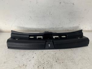 Gebrauchte Abdeckung Stürmer Keil hinten Mercedes A (177.0) 1.3 A-180 Turbo 16V Preis € 30,00 Margenregelung angeboten von Het Viaduct