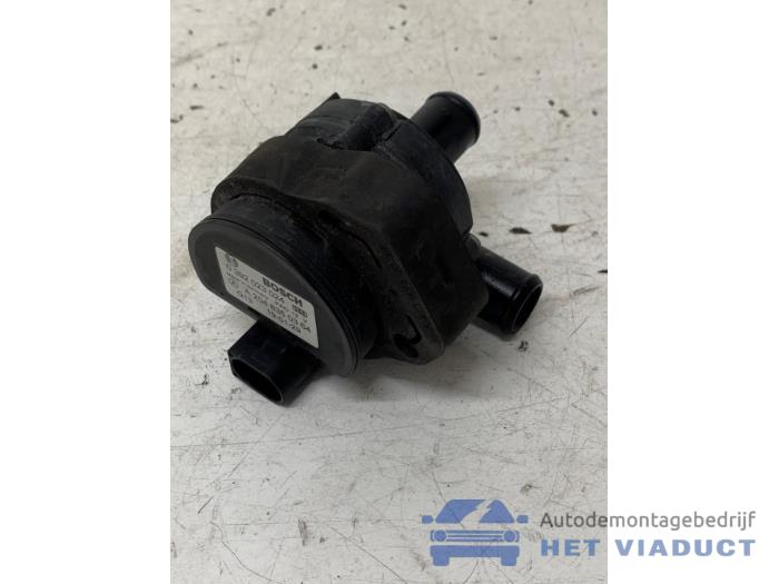 Begagnade Extra vattenpump Mercedes A (177.0) 1.3 A-180 Turbo 16V Pris € 40,00 Marginaltabell erbjuds av Het Viaduct