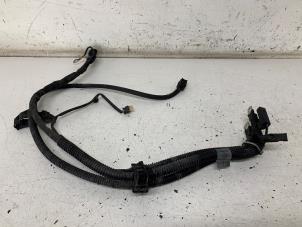 Usados Poste de batería Mercedes A (177.0) 1.3 A-180 Turbo 16V Precio € 60,00 Norma de margen ofrecido por Het Viaduct