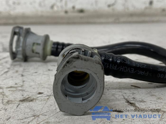 Usagé Conduit de carburant Mercedes A (177.0) 1.3 A-180 Turbo 16V Prix € 25,00 Règlement à la marge proposé par Het Viaduct