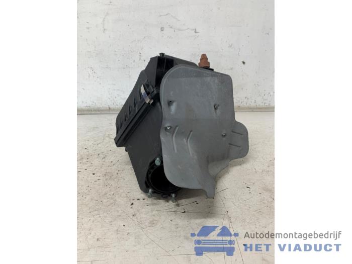 Begagnade Luftfilterhus Audi A4 Avant (B6) 2.5 TDI 24V Pris € 35,00 Marginaltabell erbjuds av Het Viaduct