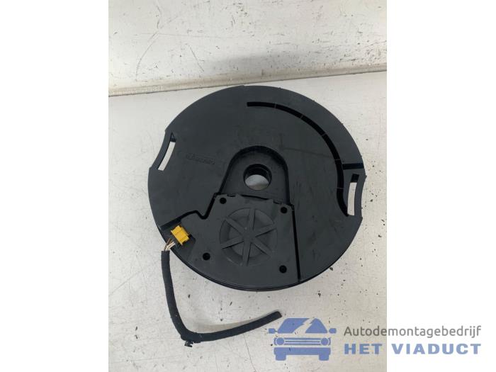 Używane Subwoofer Volkswagen Golf VII (AUA) 2.0 GTI 16V Cena € 140,00 Procedura marży oferowane przez Het Viaduct
