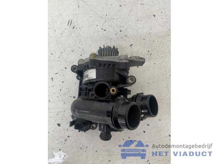 Begagnade Vattenpump Volkswagen Golf VI (5K1) 2.0 GTI 16V Pris € 50,00 Marginaltabell erbjuds av Het Viaduct