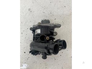 Begagnade Vattenpump Volkswagen Golf VI (5K1) 2.0 GTI 16V Pris € 50,00 Marginaltabell erbjuds av Het Viaduct