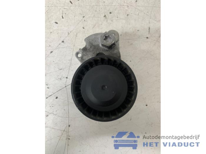 Usados Rodillo tensor correa múltiple Skoda Kodiaq 1.5 TSI 150 ACT 16V Precio € 25,00 Norma de margen ofrecido por Het Viaduct