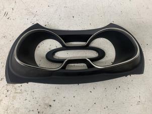 Usagé Compteur kilométrique bande décorative Renault Captur (2R) 0.9 Energy TCE 12V Prix € 25,00 Règlement à la marge proposé par Het Viaduct