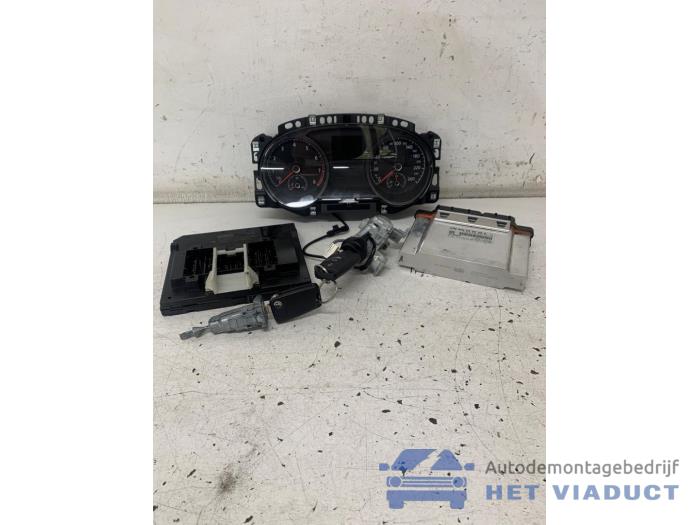 Used Ignition lock + computer Volkswagen Golf VII (AUA) 1.2 TSI 16V Price € 400,00 Margin scheme offered by Het Viaduct