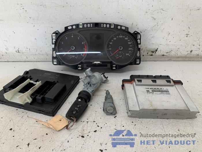Used Ignition lock + computer Volkswagen Golf VII (AUA) 1.2 TSI 16V Price € 400,00 Margin scheme offered by Het Viaduct