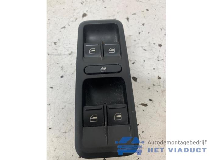 Usados Interruptor combinado de ventanillas Skoda Yeti (5LAC) 1.2 TSI 16V Precio € 30,00 Norma de margen ofrecido por Het Viaduct