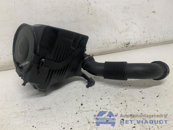 Begagnade Luftfilterhus Ford Focus 3 Wagon 1.0 Ti-VCT EcoBoost 12V 125 Pris € 40,00 Marginaltabell erbjuds av Het Viaduct