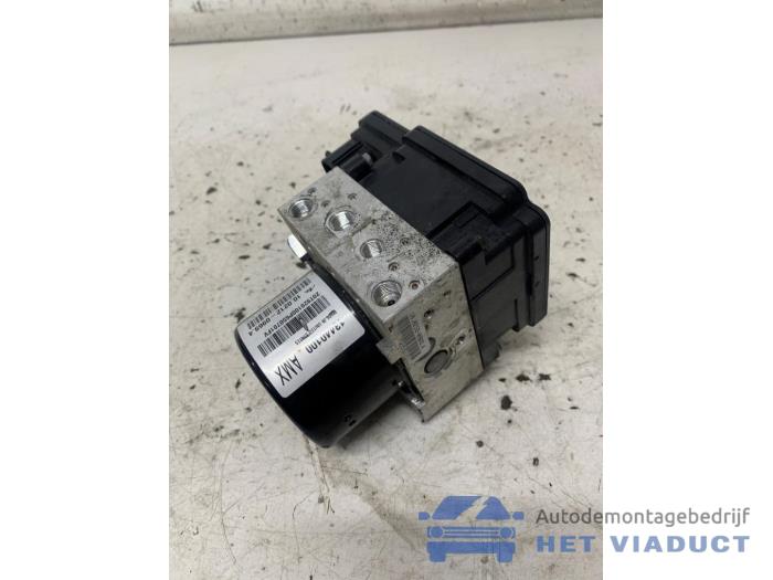Begagnade ABS-pump Opel Astra J Sports Tourer (PD8/PE8/PF8) 1.6 CDTI 16V Pris € 120,00 Marginaltabell erbjuds av Het Viaduct