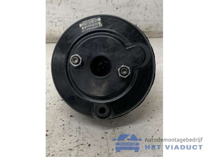 Usados Servofreno Opel Astra J Sports Tourer (PD8/PE8/PF8) 1.6 CDTI 16V Precio € 50,00 Norma de margen ofrecido por Het Viaduct