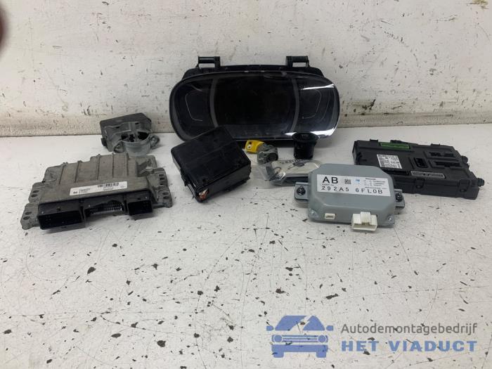 Used Ignition lock + computer Renault Kadjar (RFEH) 1.2 Energy TCE 130 Price € 500,00 Margin scheme offered by Het Viaduct