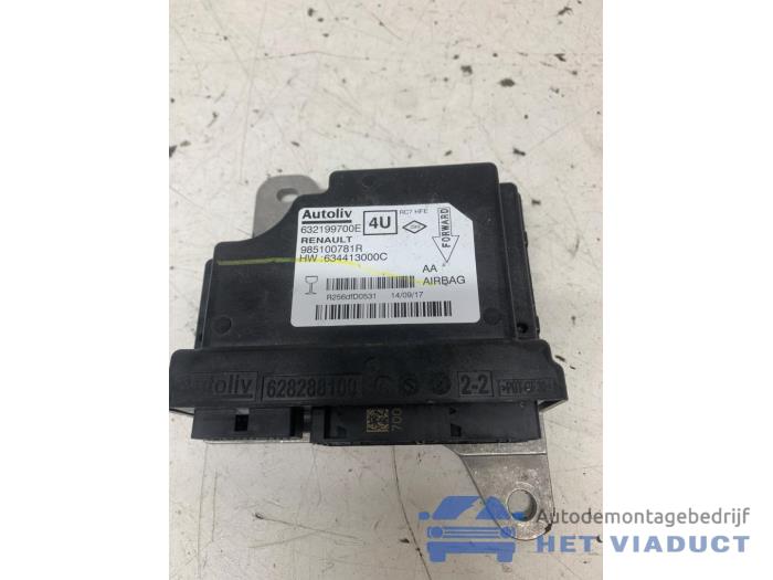 Begagnade Airbagmodul Renault Kadjar (RFEH) 1.2 Energy TCE 130 Pris € 110,00 Marginaltabell erbjuds av Het Viaduct