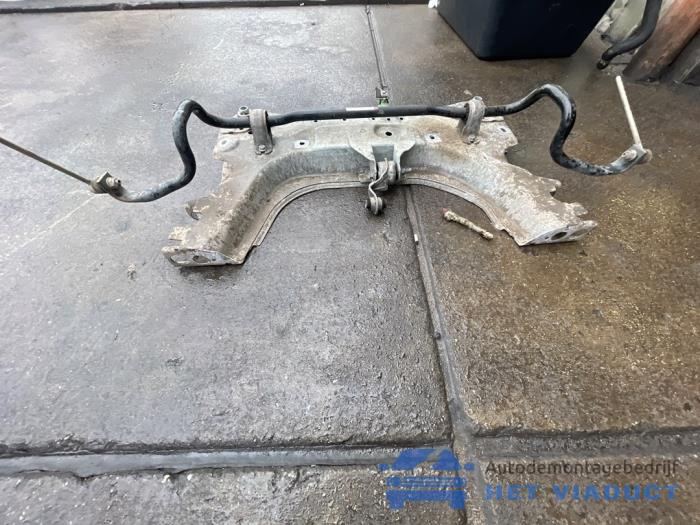 Used Subframe Renault Clio IV (5R) 0.9 Energy TCE 75 12V Price € 80,00 Margin scheme offered by Het Viaduct