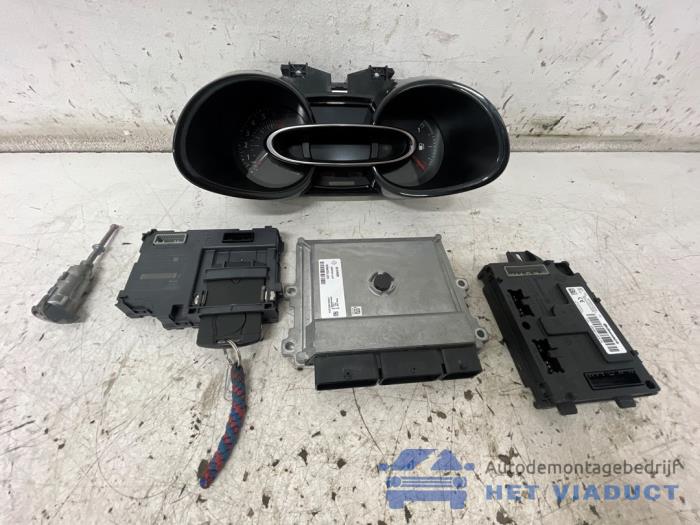 Used Ignition lock + computer Renault Clio IV (5R) 0.9 Energy TCE 75 12V Price € 350,00 Margin scheme offered by Het Viaduct