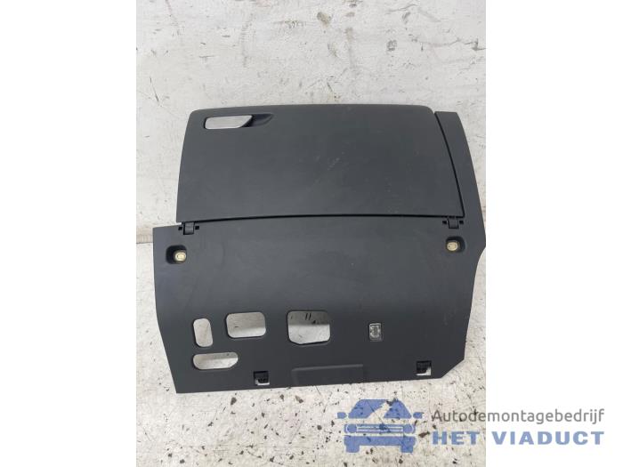 Begagnade Handskfack Audi A3 Sportback (8VA/8VF) 1.4 TFSI 16V 40 e-tron Pris € 50,00 Marginaltabell erbjuds av Het Viaduct