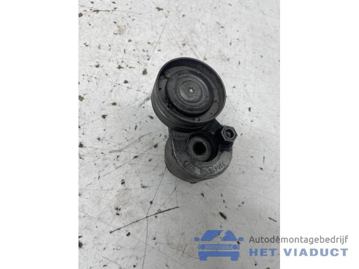 Usados Rodillo tensor correa múltiple Opel Vivaro 1.9 DI Precio € 30,00 Norma de margen ofrecido por Het Viaduct