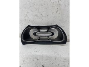 Usagé Compteur kilométrique bande décorative Renault Captur (2R) 1.2 TCE 16V EDC Prix € 30,00 Règlement à la marge proposé par Het Viaduct