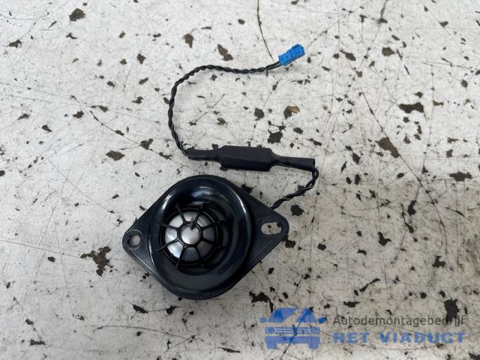 Używane Glosnik BMW M135 (F40) M135i xDrive 2.0 TwinPower 16V Cena € 15,00 Procedura marży oferowane przez Het Viaduct