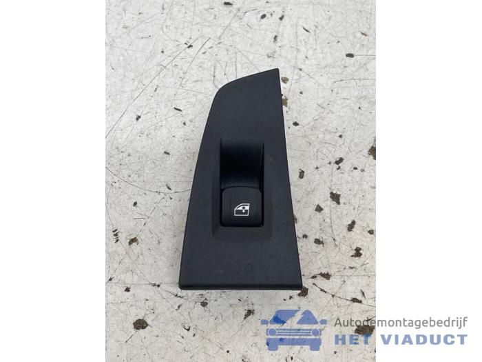 Usados Interruptor de ventanilla eléctrica BMW M135 (F40) M135i xDrive 2.0 TwinPower 16V Precio € 20,00 Norma de margen ofrecido por Het Viaduct