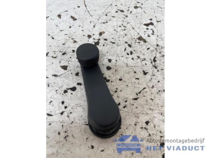 Usados Manivela de ventanilla BMW M135 (F40) M135i xDrive 2.0 TwinPower 16V Precio € 15,00 Norma de margen ofrecido por Het Viaduct