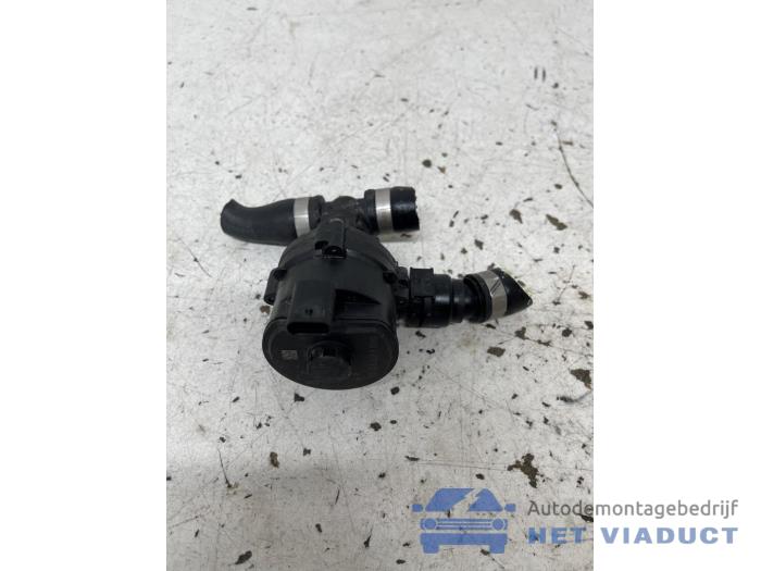 Begagnade Vattenpump BMW M135 (F40) M135i xDrive 2.0 TwinPower 16V Pris € 50,00 Marginaltabell erbjuds av Het Viaduct