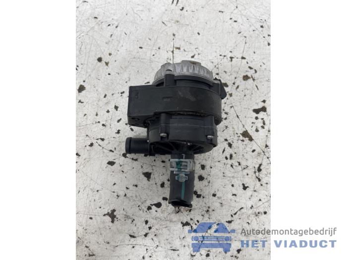 Begagnade Extra vattenpump Nissan Juke (F16) 1.6 Hybrid 16V Pris € 90,00 Marginaltabell erbjuds av Het Viaduct